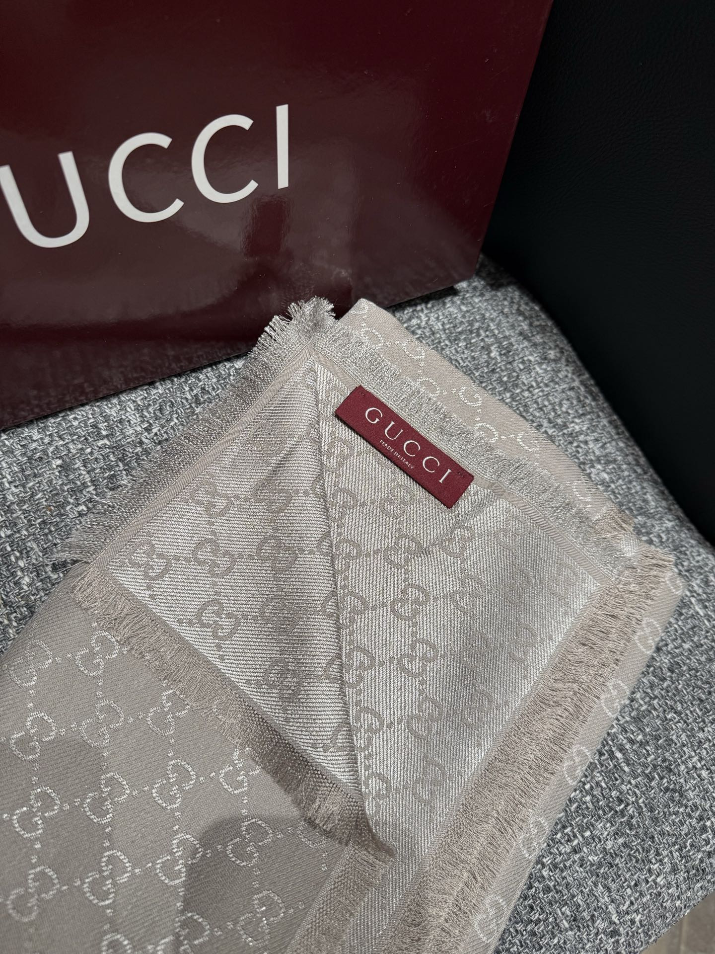 Gvc*1 scarf 140x140cm