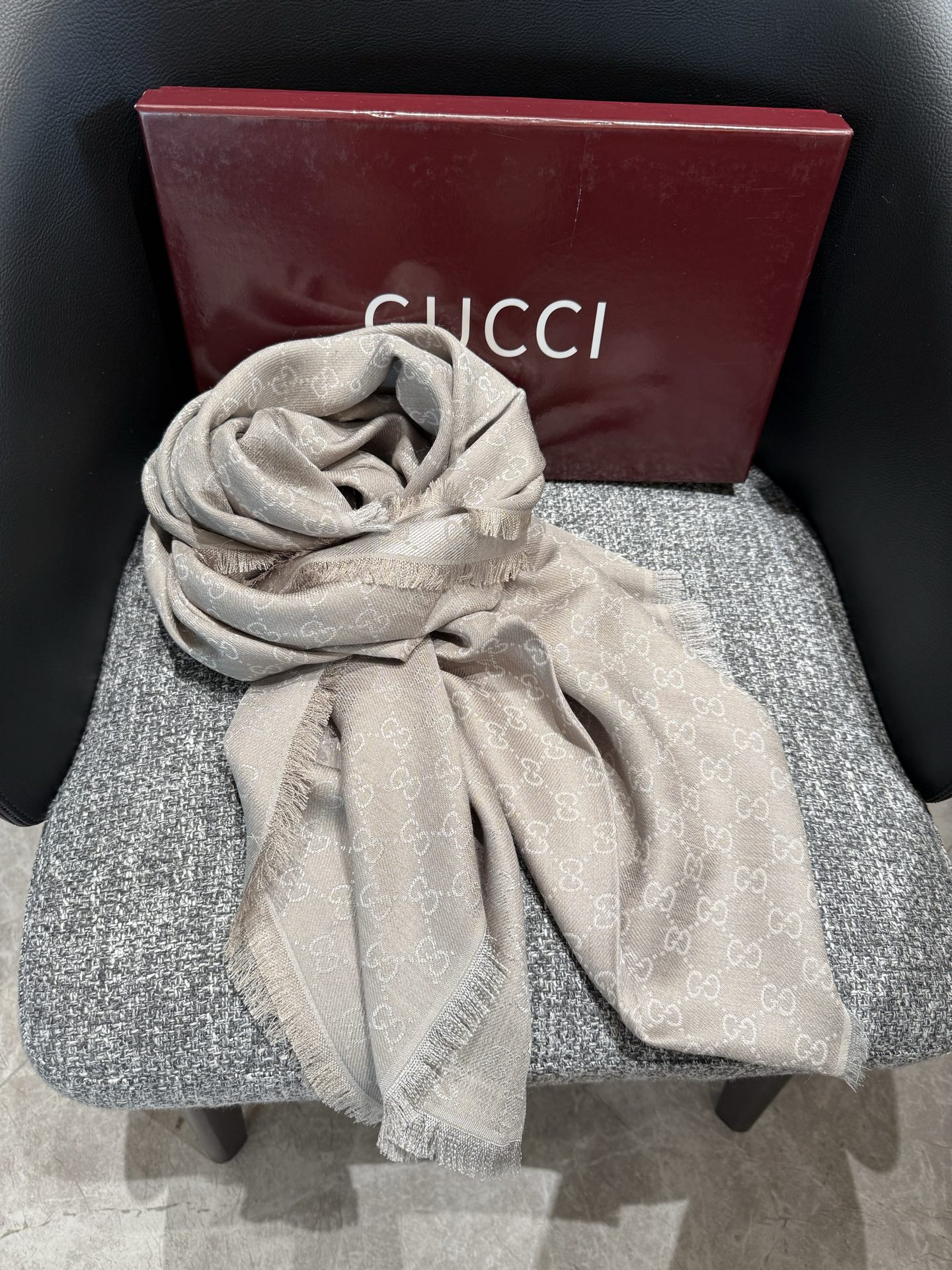 Gvc*1 scarf 140x140cm