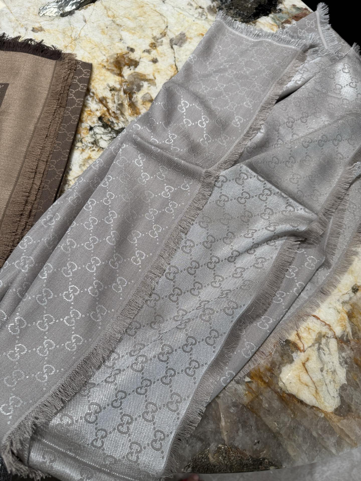 Gvc*1 scarf 140x140cm