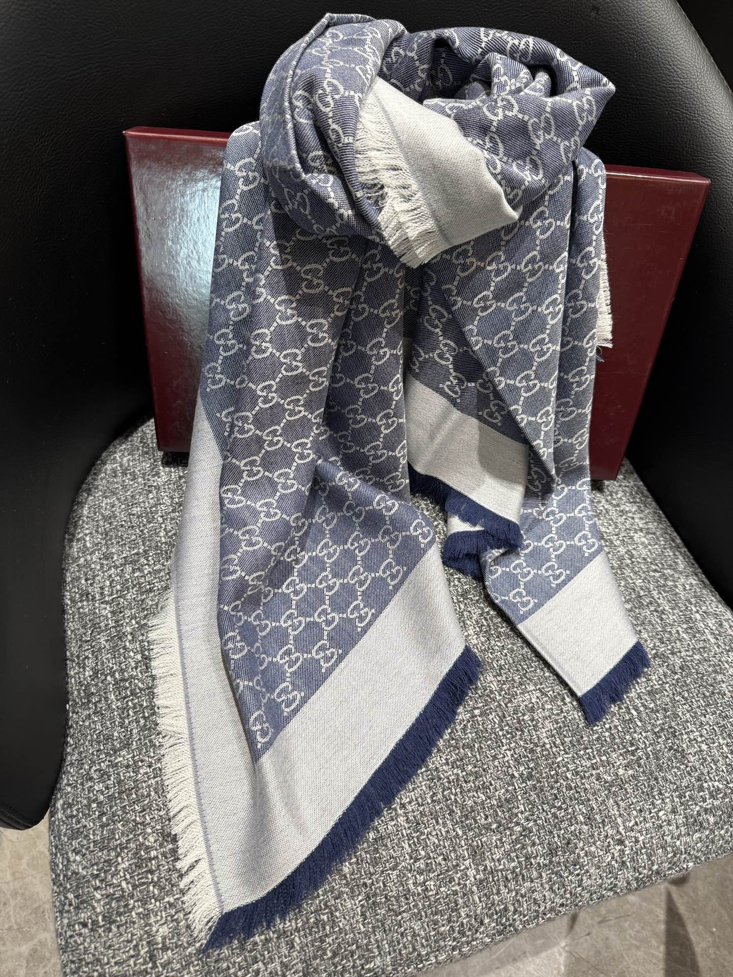 Gvc*1 scarf 140x140cm