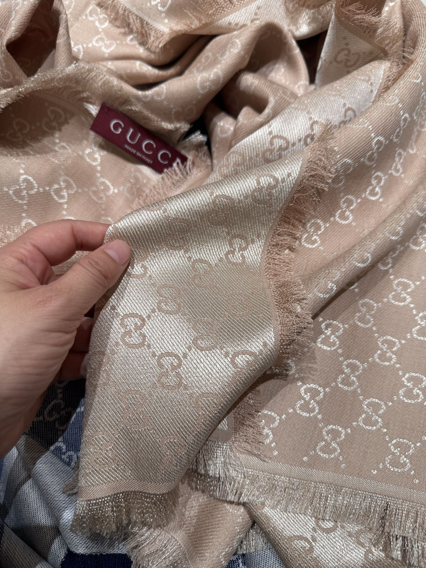 Gvc*1 scarf 140x140cm