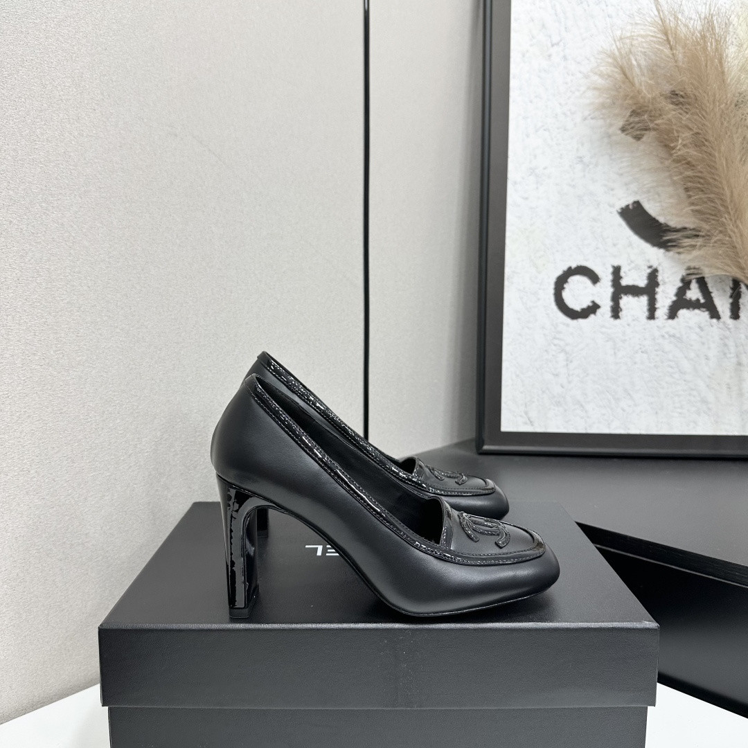 UA Ch**el Pumps