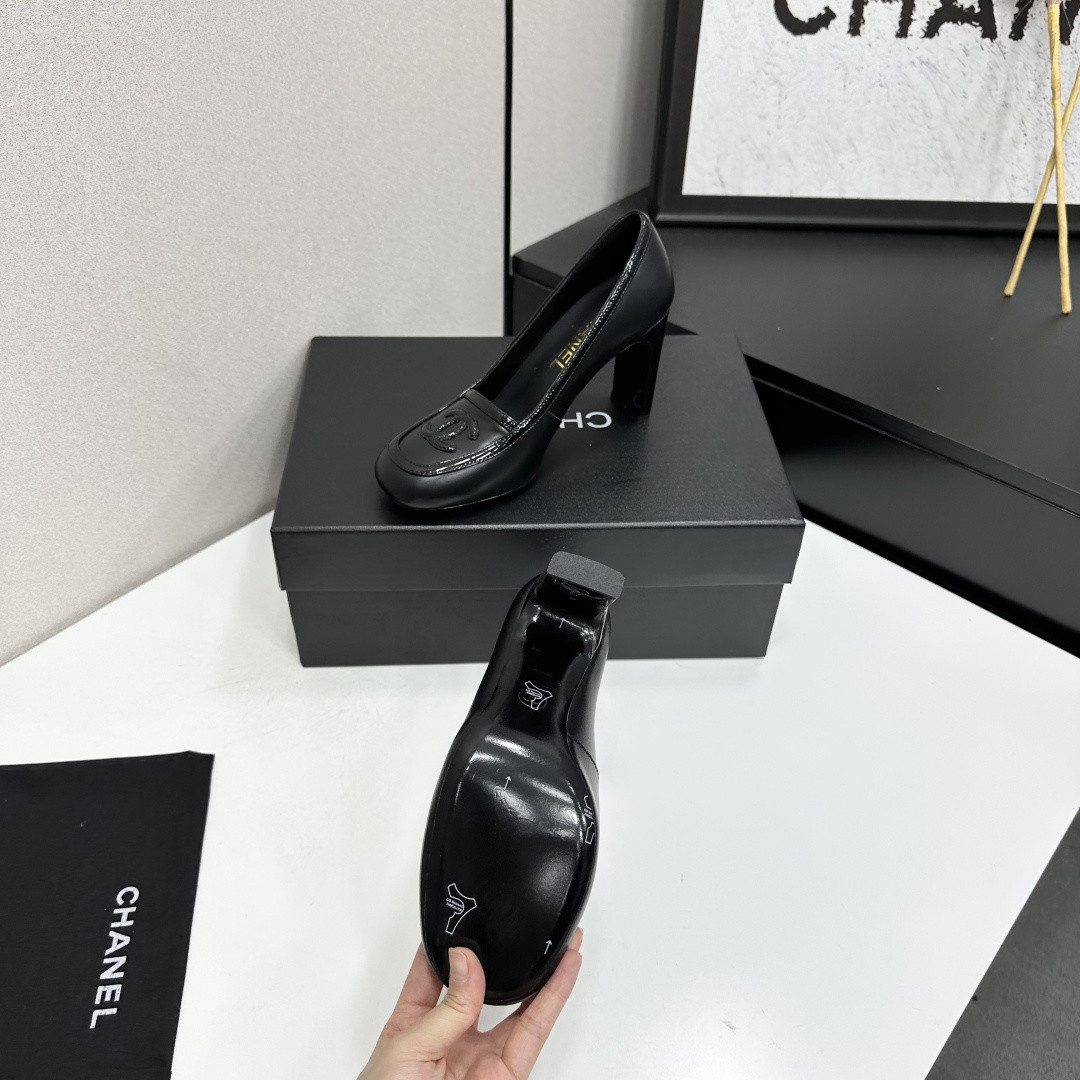 UA Ch**el Pumps