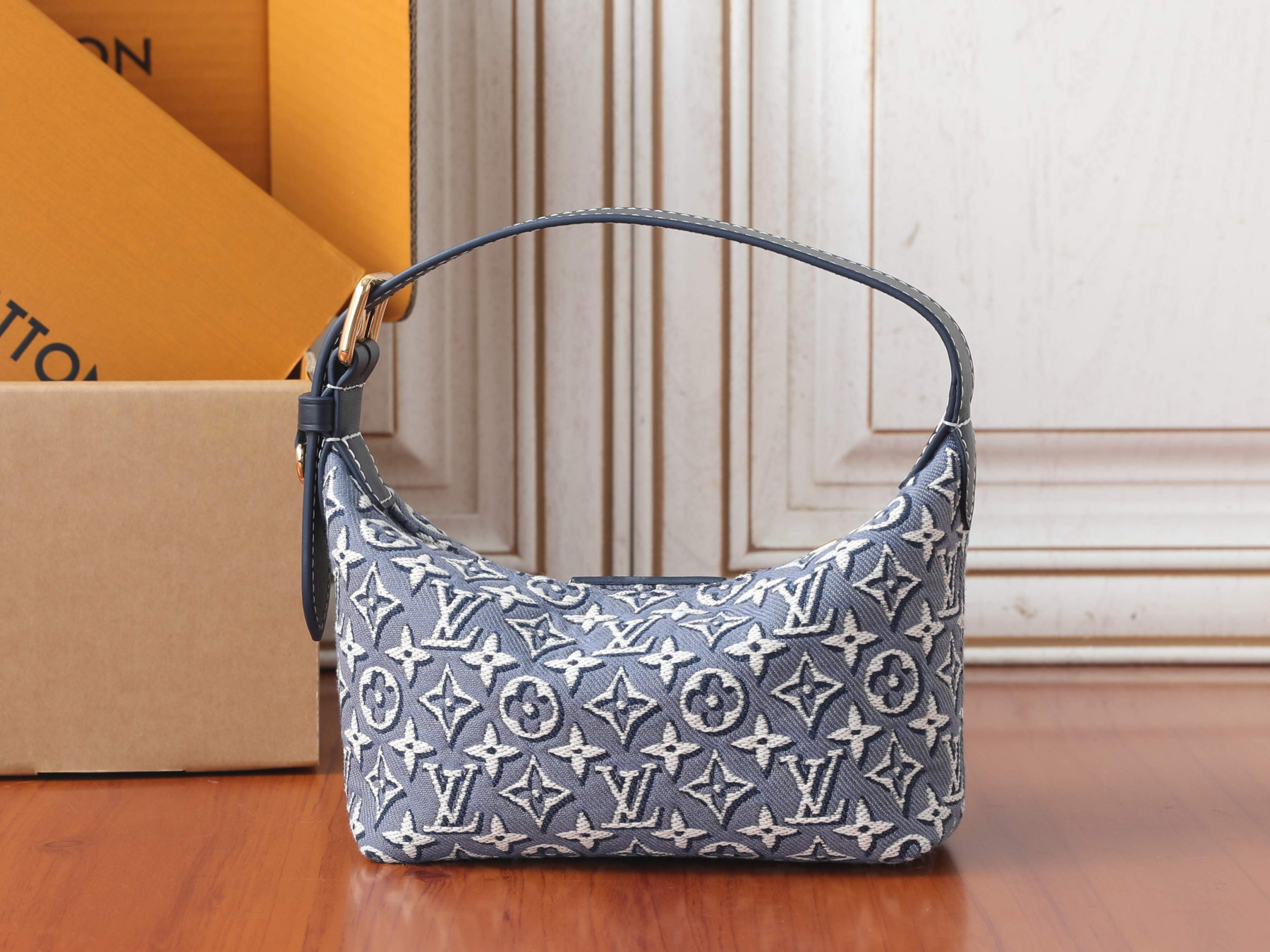 LV Pochette Hills M2A155 18.5x11x6.5cm