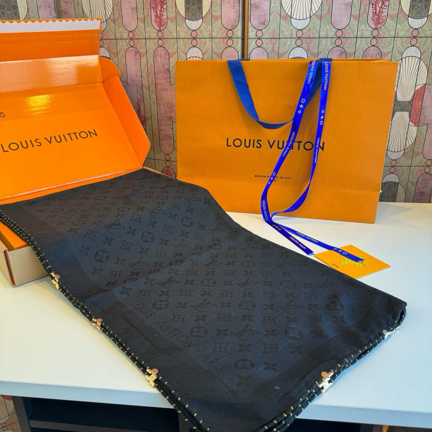 LV Shawl 140x140cm