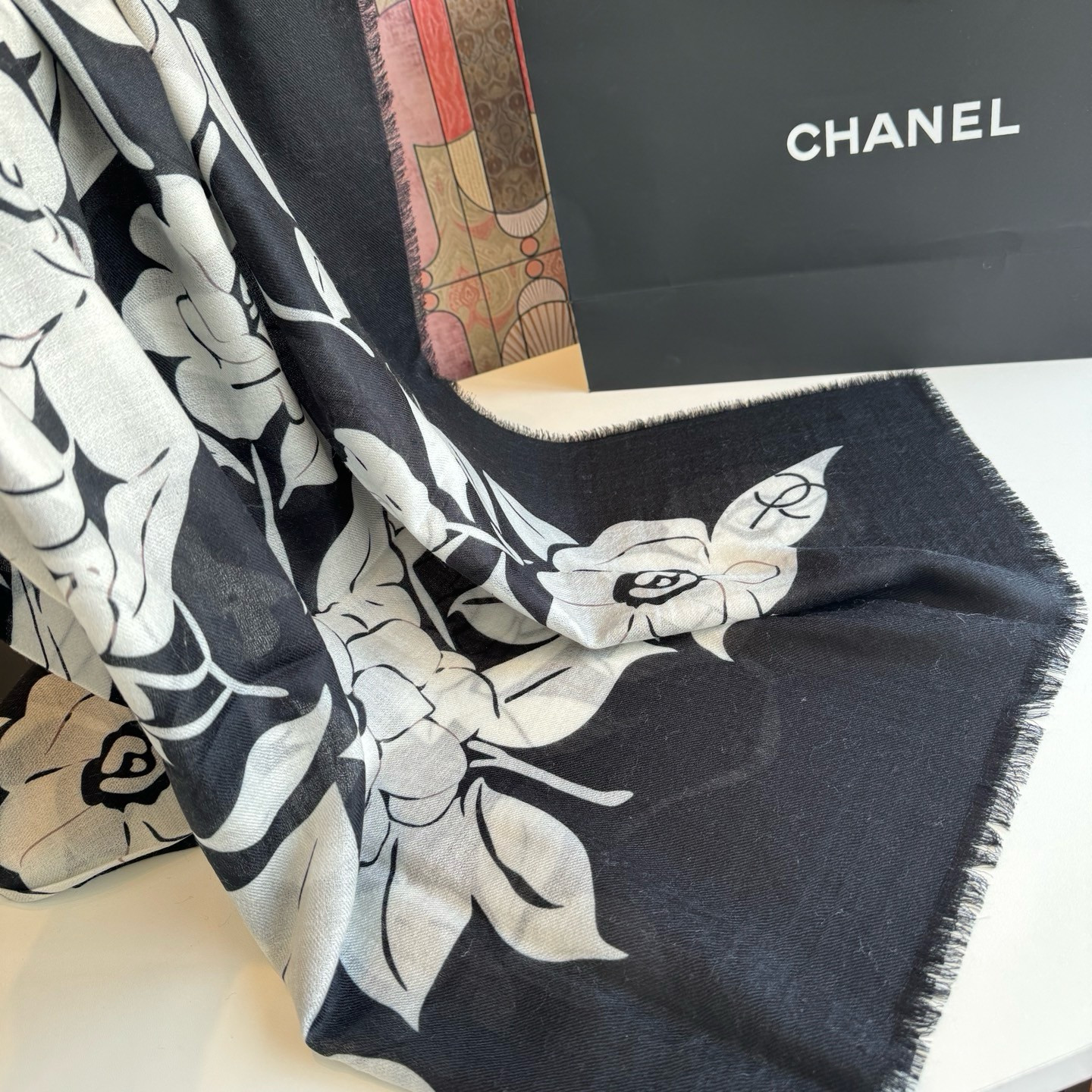 Ch**el Shawl 140x140cm