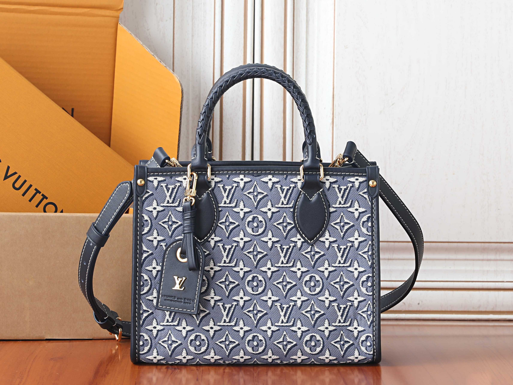 LV OnTheGo PM M2A097 25 x 19 x 11.5 cm