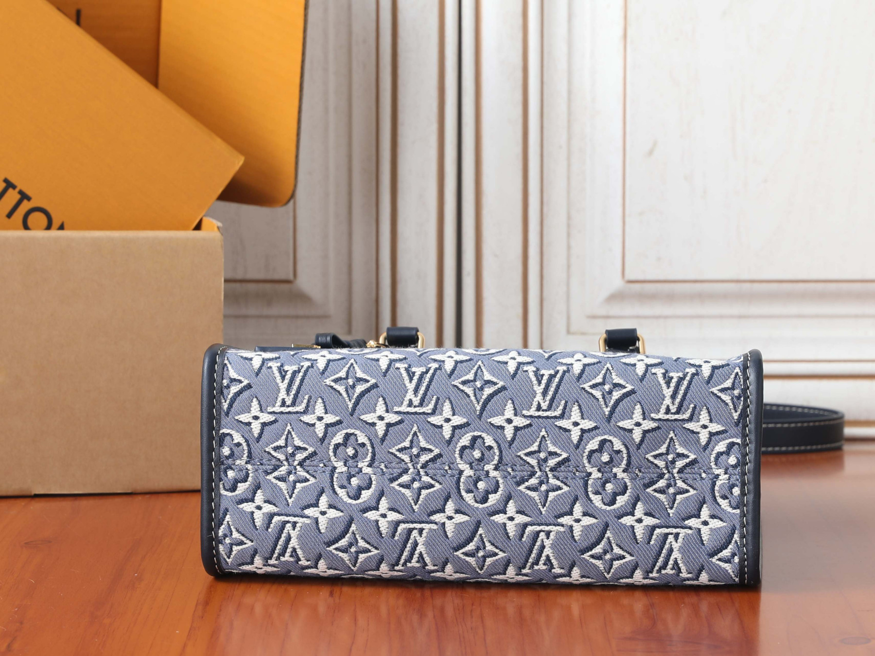 LV OnTheGo PM M2A097 25 x 19 x 11.5 cm