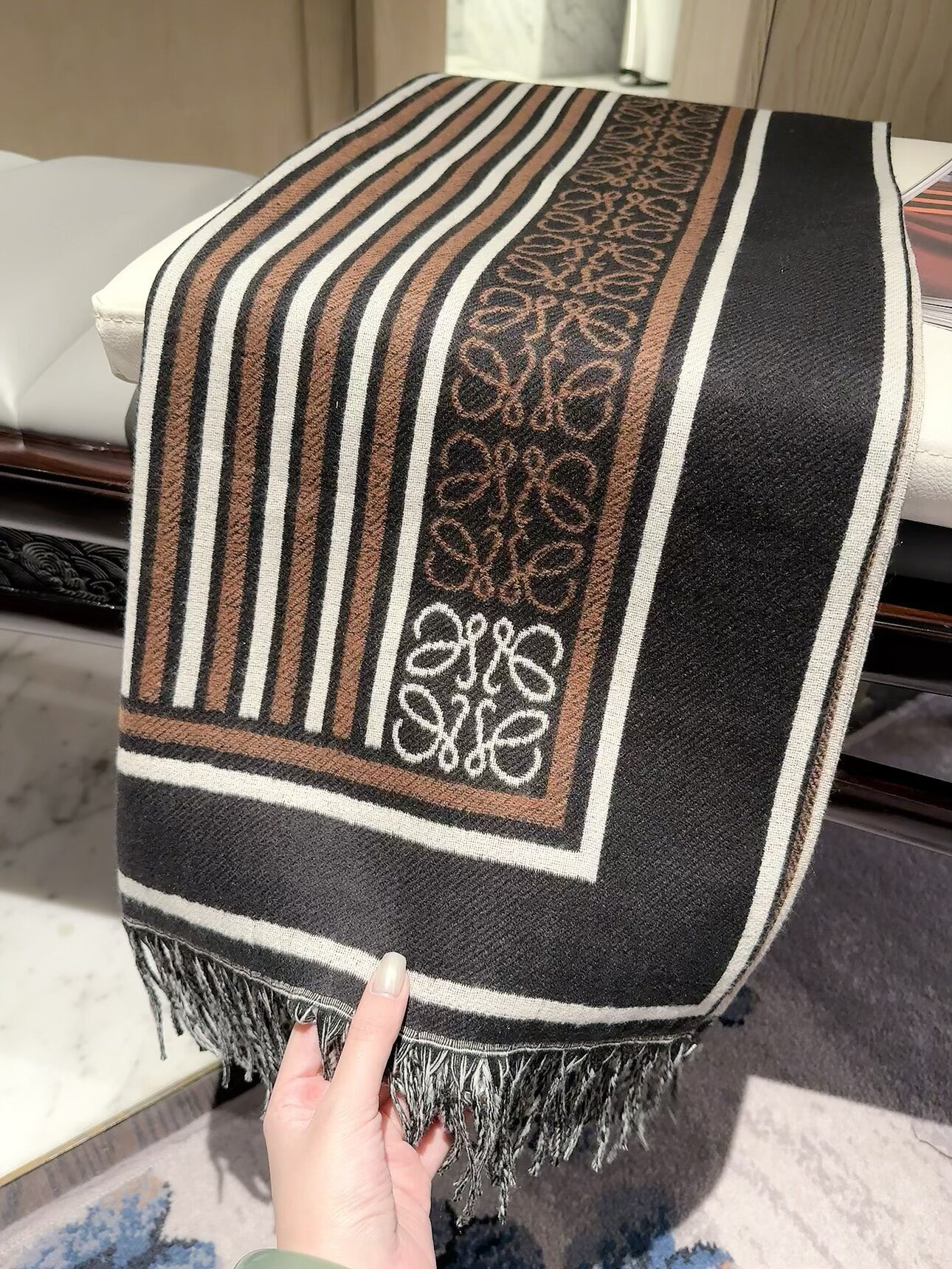 L0ew* scarf