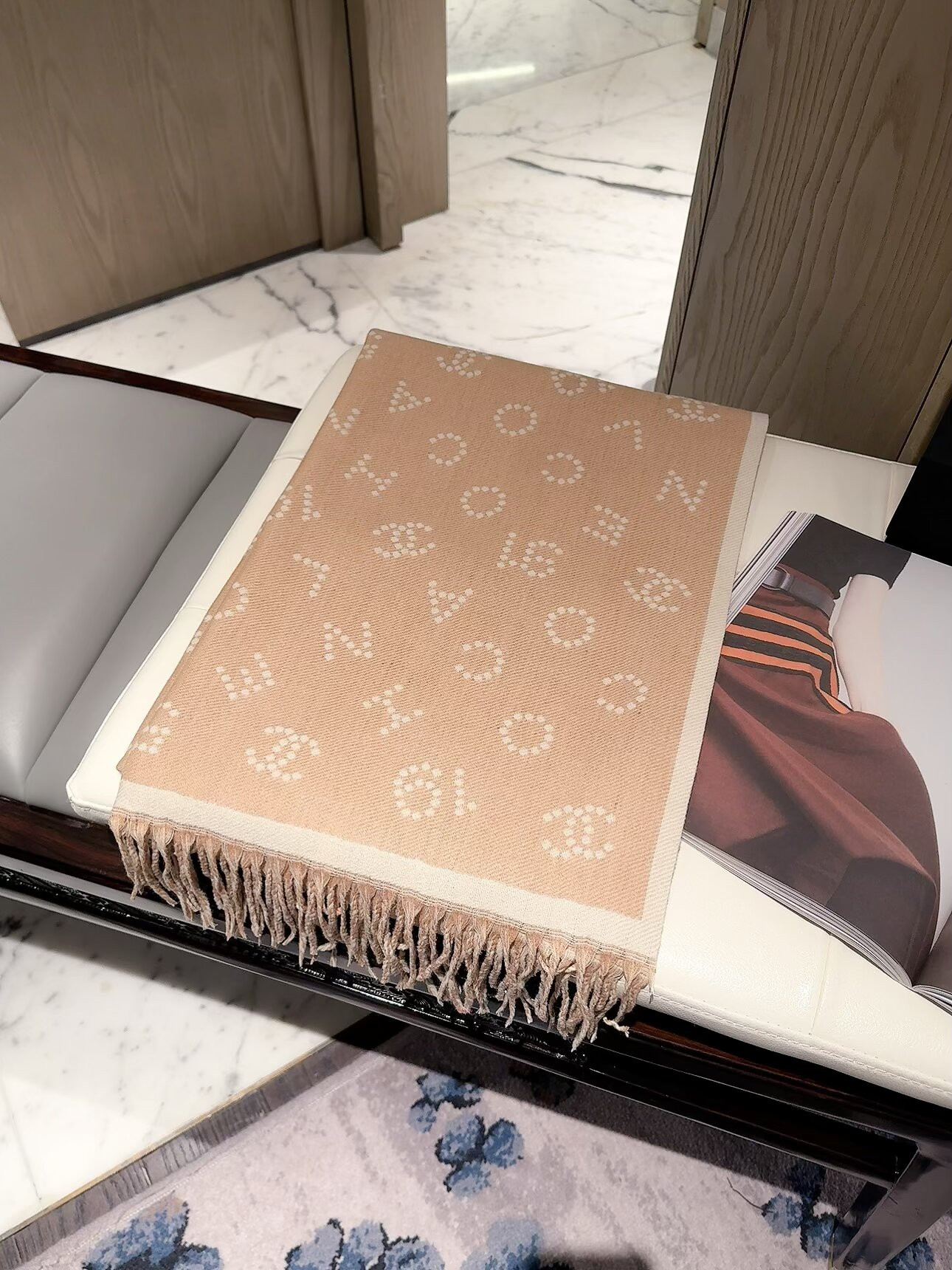 Ch**el scarf